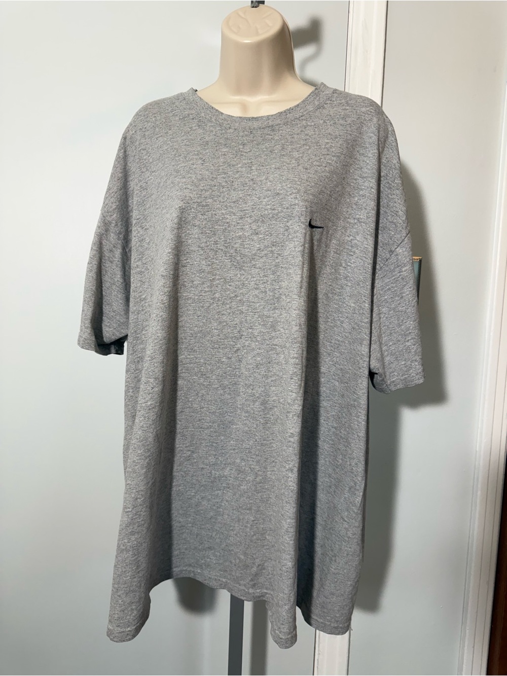 Nike T-Shirt Men's Size XXL Gray Vintage Y2K Off Center Swoosh Embroidered Logo